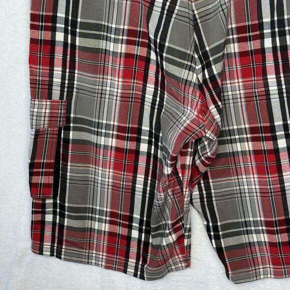 GB Red Plaid Cargo Shorts Mens Size 42 Regular Fit Flat Front Button Zip - Picture 10 of 16
